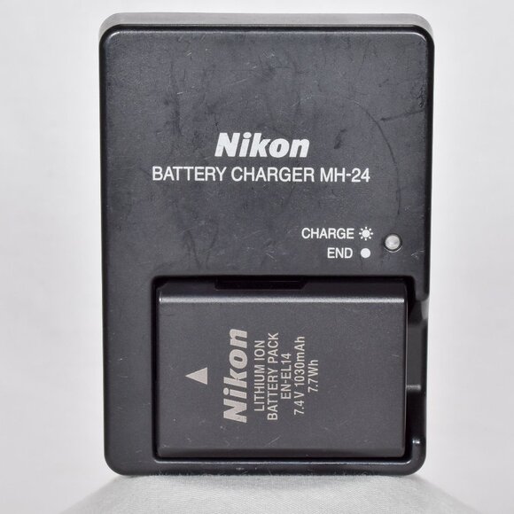 Nikon D5100 Digital SLR Camera 16.2MP HD Video Nikon Lens 64GB SD 11,682 Clicks - Picture 13 of 16